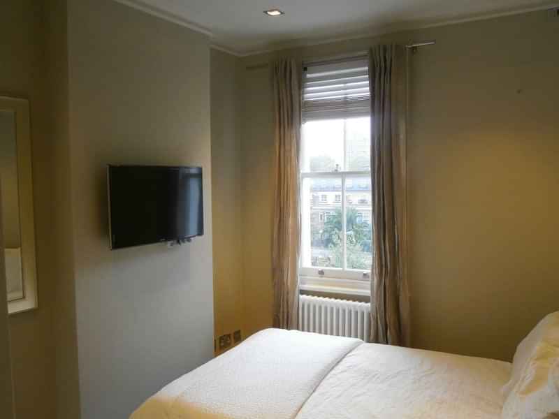 Common Area?w=400&h=260&fit=crop&q=40&auto=format&trim=auto