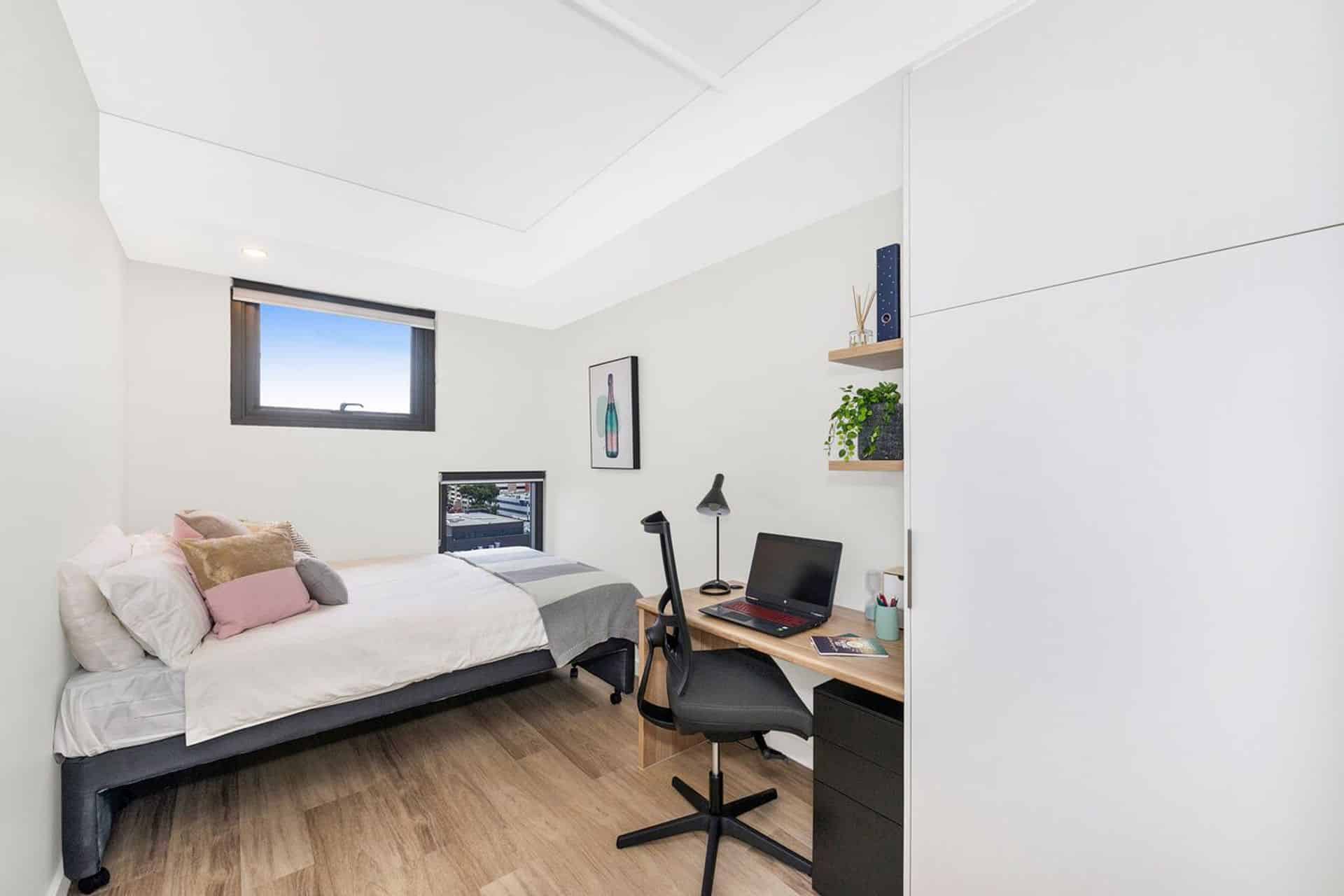 7 Bedroom Ensuite, Queen Bed