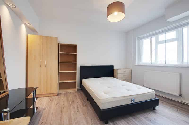 Common Area?w=400&h=260&fit=crop&q=40&auto=format&trim=auto