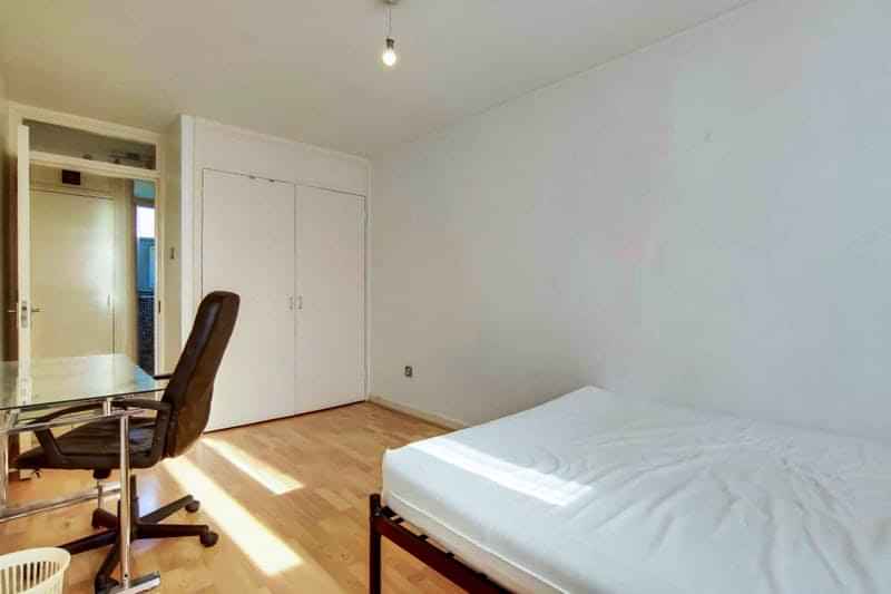 Kitchen?w=400&h=260&fit=crop&q=40&auto=format&trim=auto