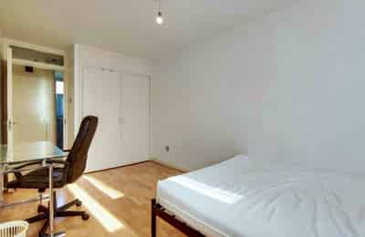 Amenities?w=400&h=260&fit=crop&q=40&auto=format&trim=auto