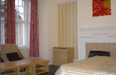 Common Area?w=400&h=260&fit=crop&q=40&auto=format&trim=auto