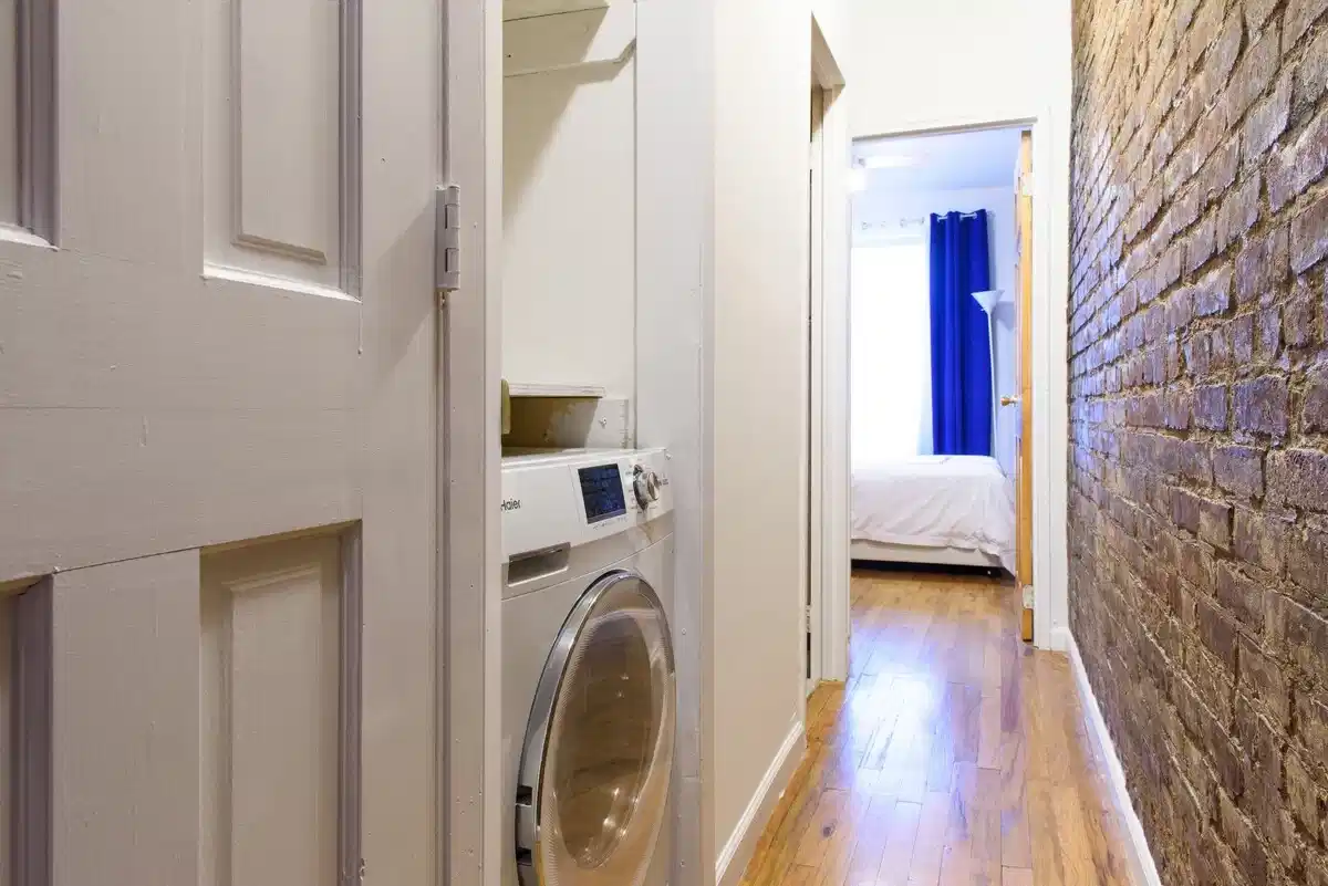 Common Area?w=400&h=260&fit=crop&q=40&auto=format&trim=auto