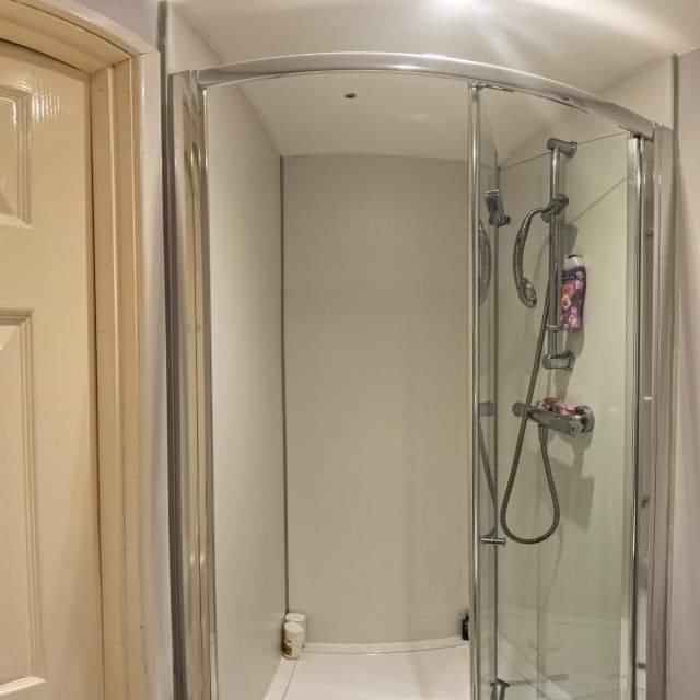 Common Area?w=400&h=260&fit=crop&q=40&auto=format&trim=auto