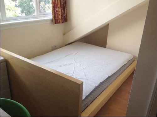 Exterior?w=400&h=260&fit=crop&q=40&auto=format&trim=auto