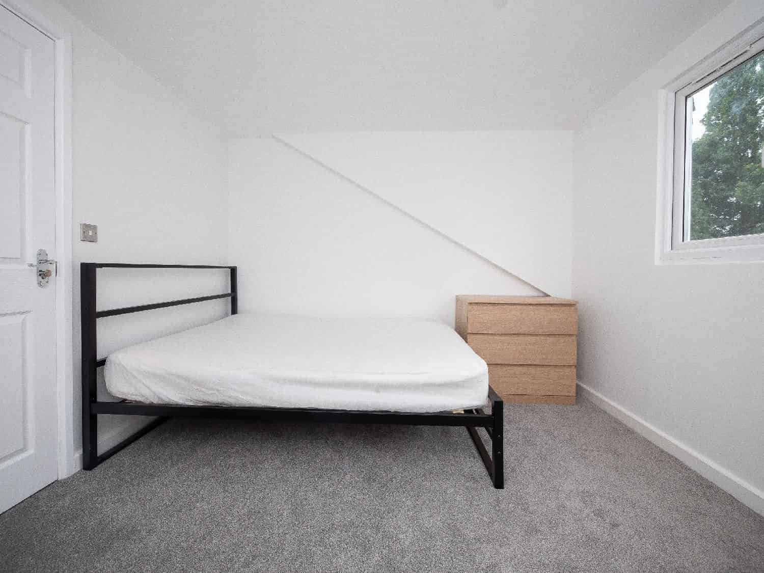 Bedroom?w=400&h=260&fit=crop&q=40&auto=format&trim=auto