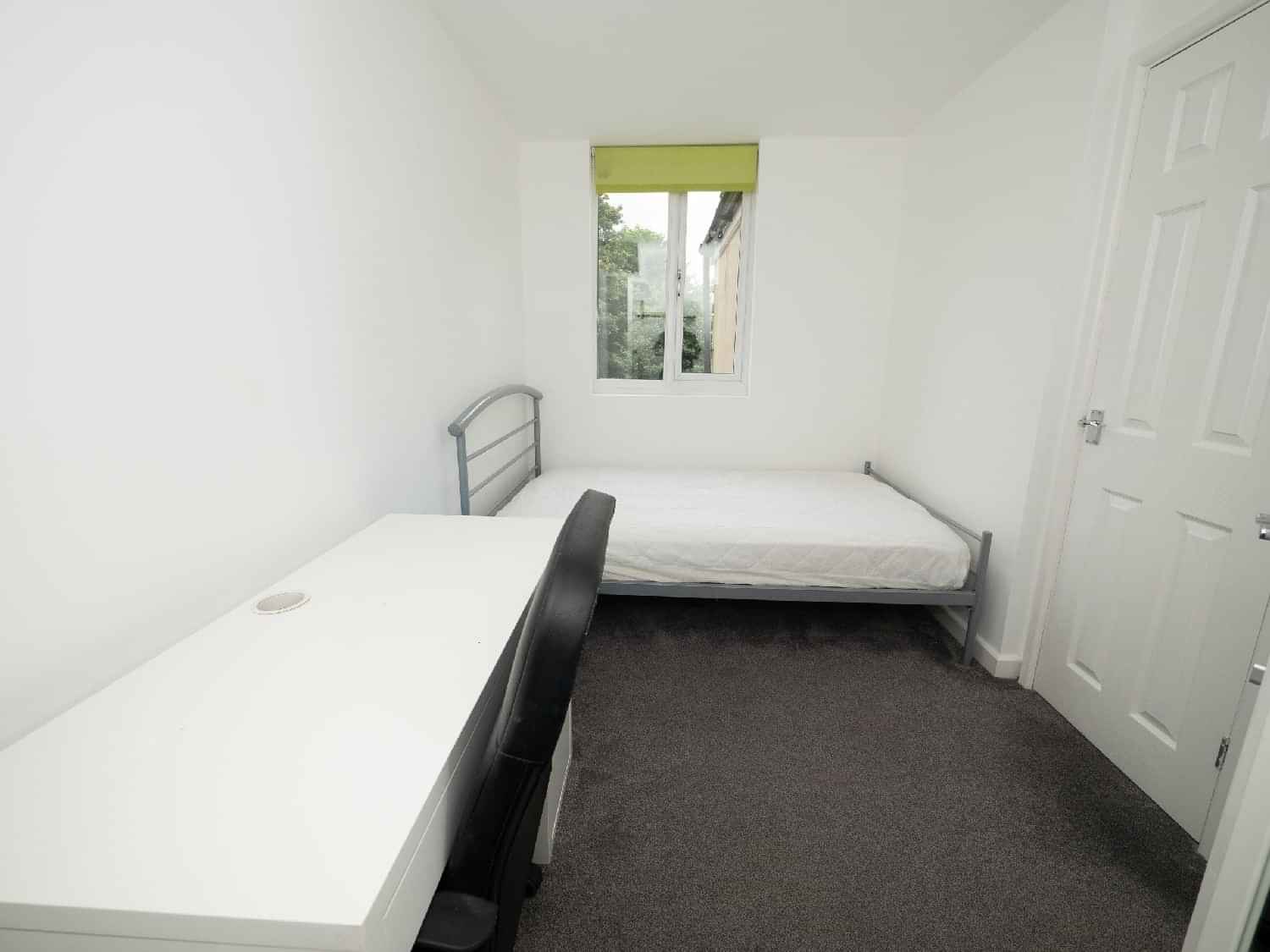 Bedroom?w=400&h=260&fit=crop&q=40&auto=format&trim=auto