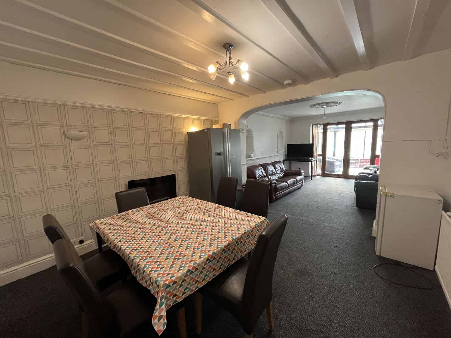 Derby Road Lenton, Nottingham - Nottingham, England, United Kingdom - Amenities