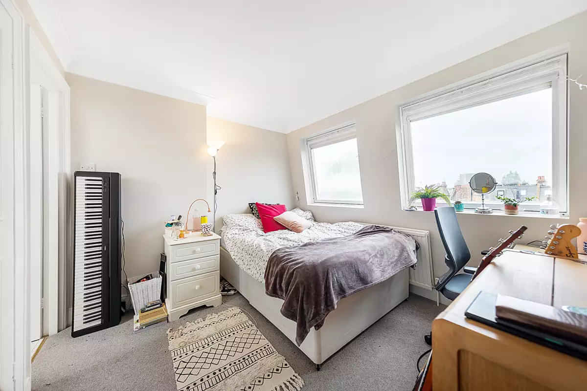 Kitchen?w=400&h=260&fit=crop&q=40&auto=format&trim=auto