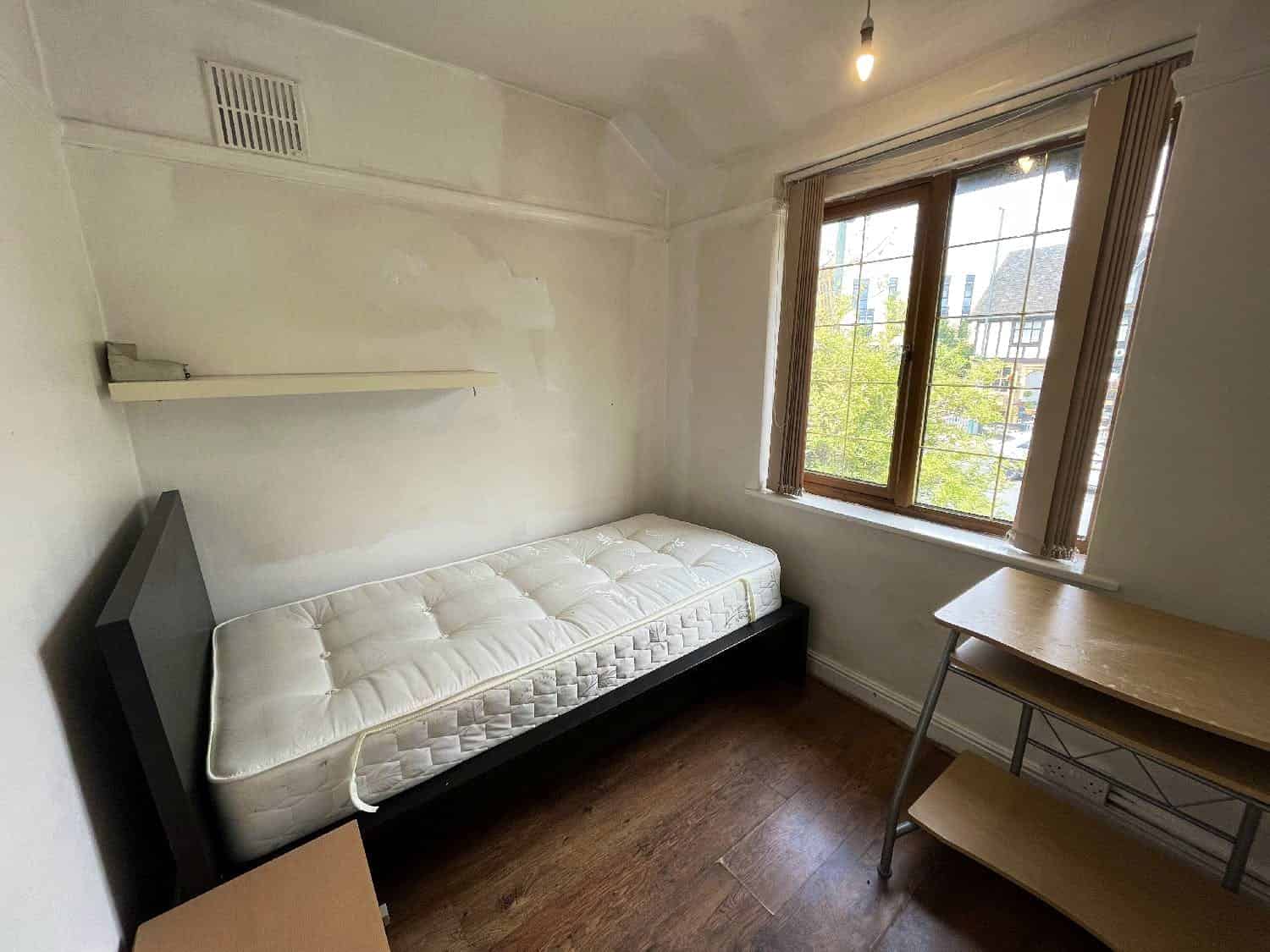 Amenities?w=400&h=260&fit=crop&q=40&auto=format&trim=auto