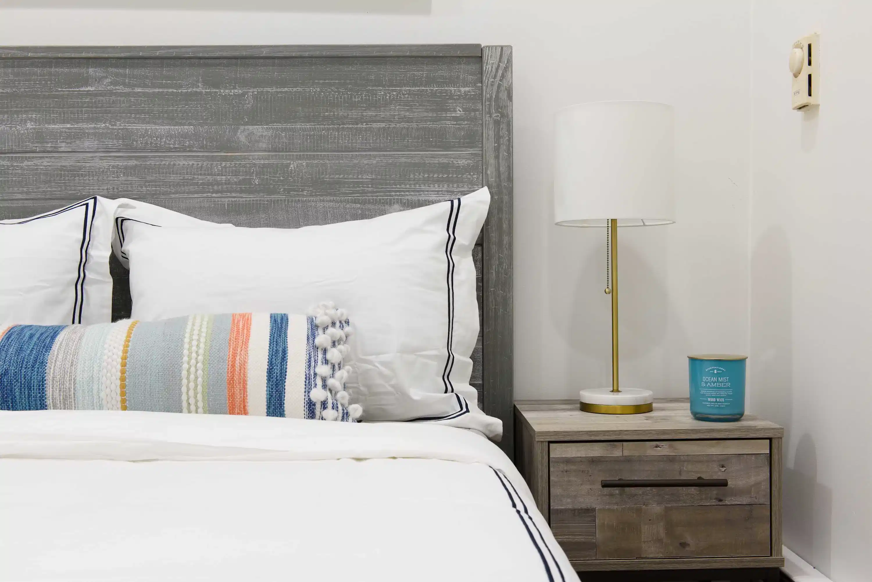 Common Area?w=400&h=260&fit=crop&q=40&auto=format&trim=auto