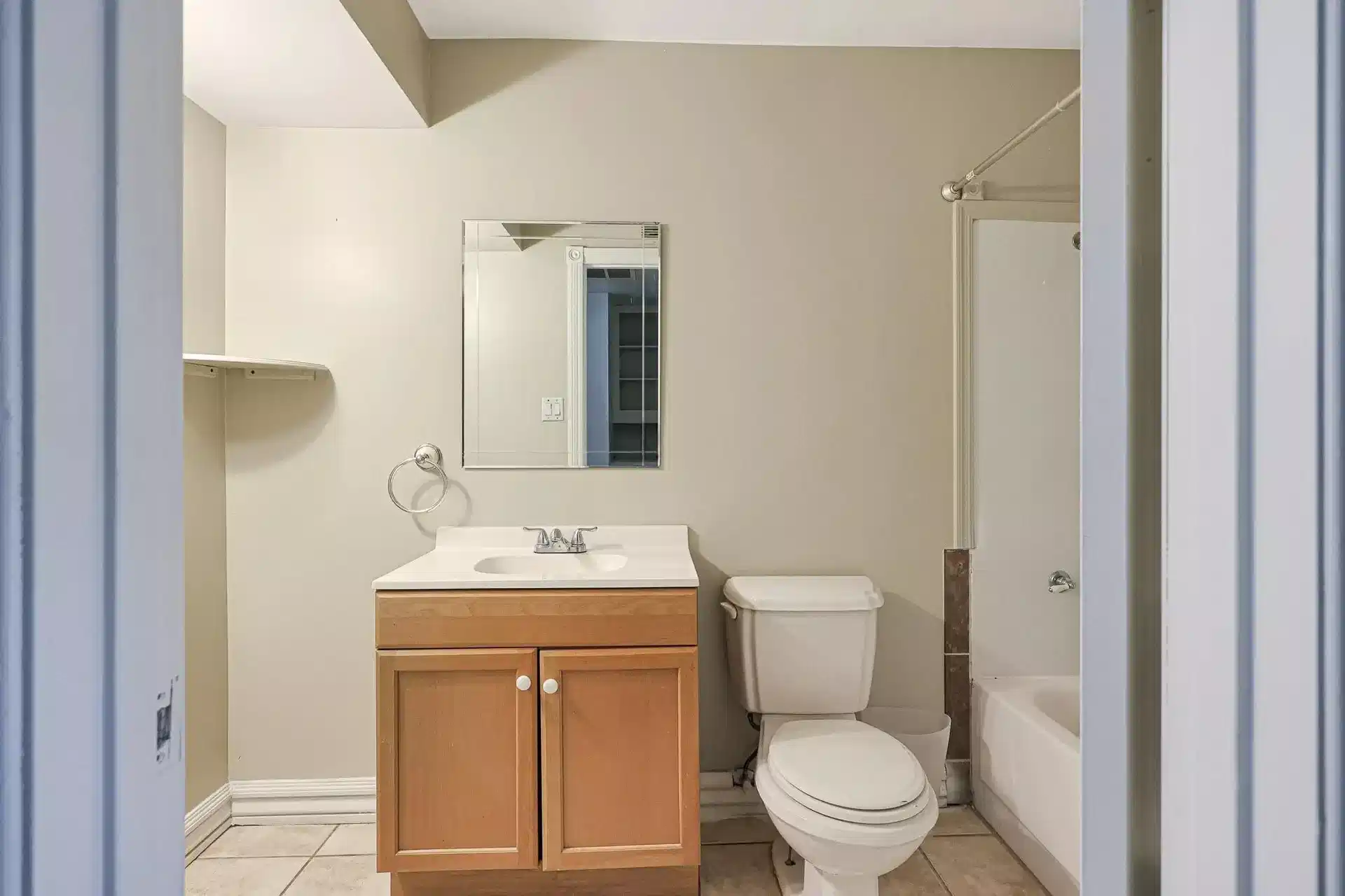 #20467: Room in 8 Bed 3 Bath - Bathroom?w=400&h=260&fit=crop&q=40&auto=format&trim=auto