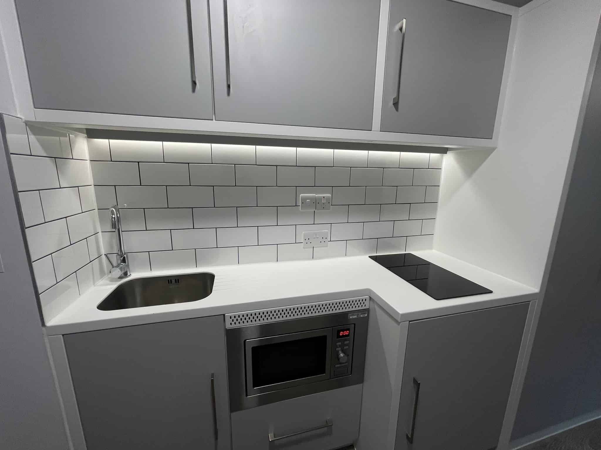 Kitchen?w=400&h=260&fit=crop&q=40&auto=format&trim=auto