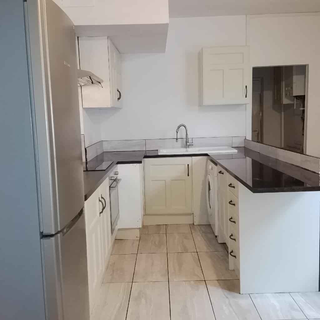 Kitchen?w=400&h=260&fit=crop&q=40&auto=format&trim=auto