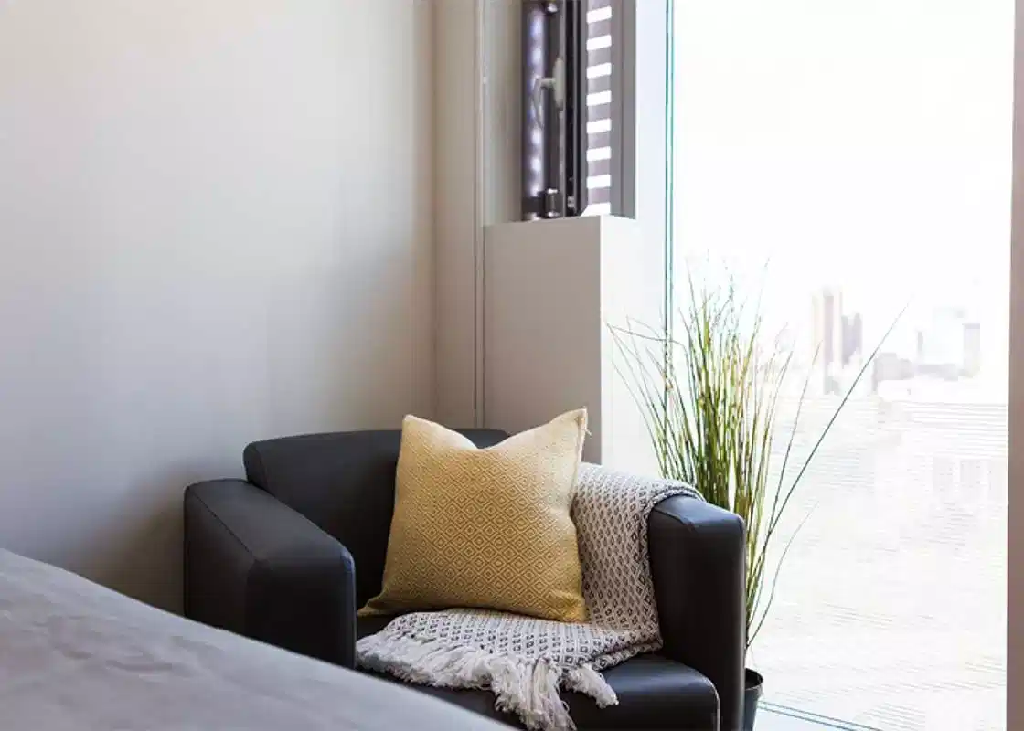 Exterior?w=400&h=260&fit=crop&q=40&auto=format&trim=auto