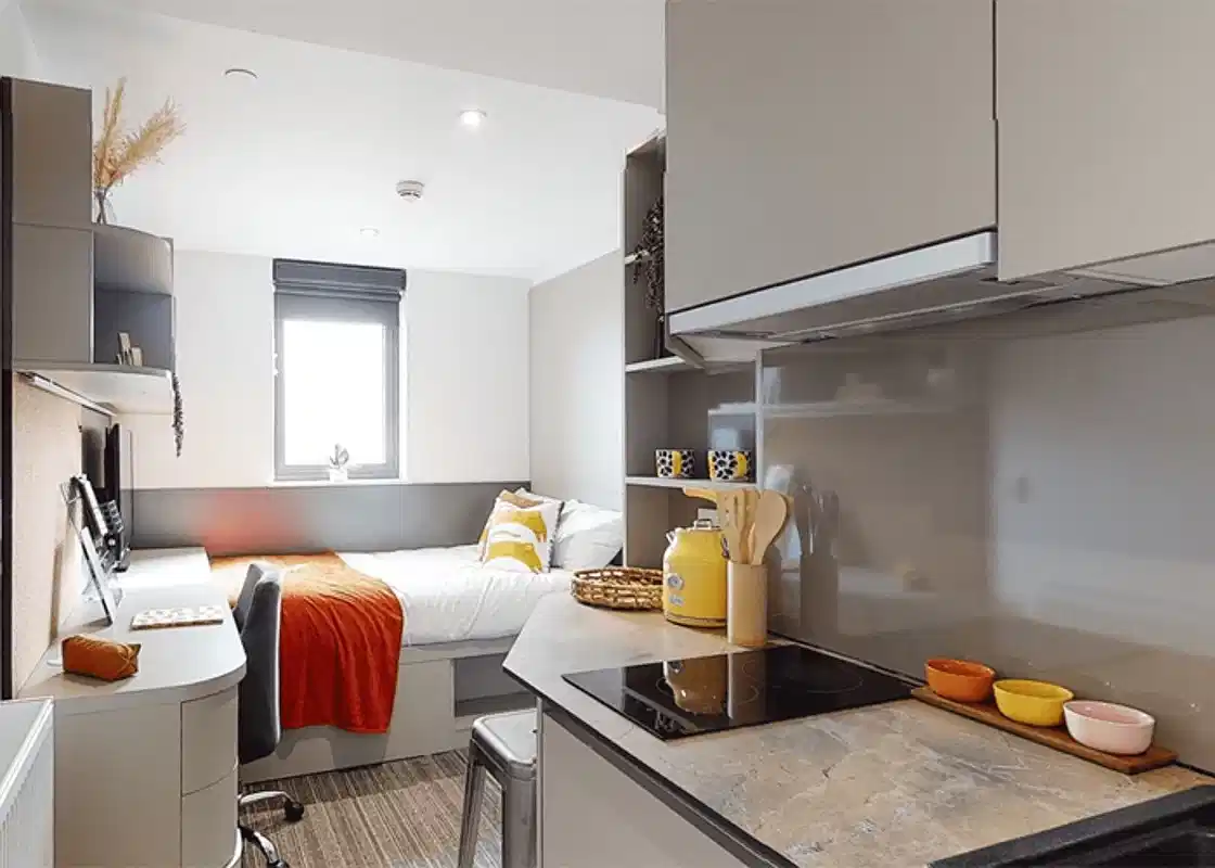 Exterior?w=400&h=260&fit=crop&q=40&auto=format&trim=auto