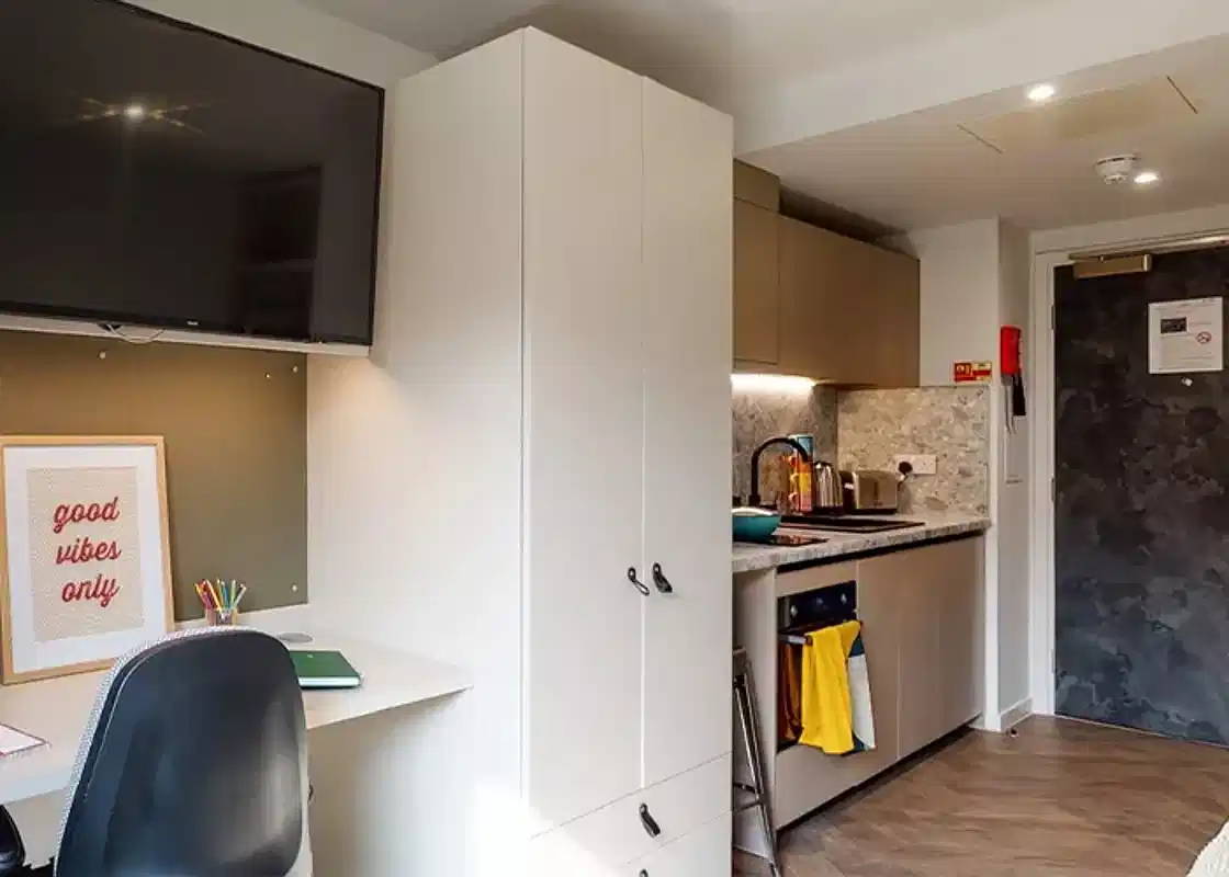 Amenities?w=400&h=260&fit=crop&q=40&auto=format&trim=auto