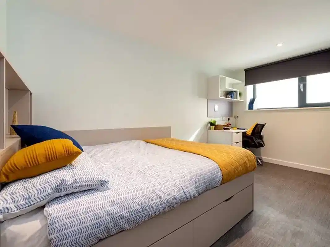 Carrick View, Falmouth  - Falmouth, England, United Kingdom - 8 Bed Medium En-suite - Bedroom
