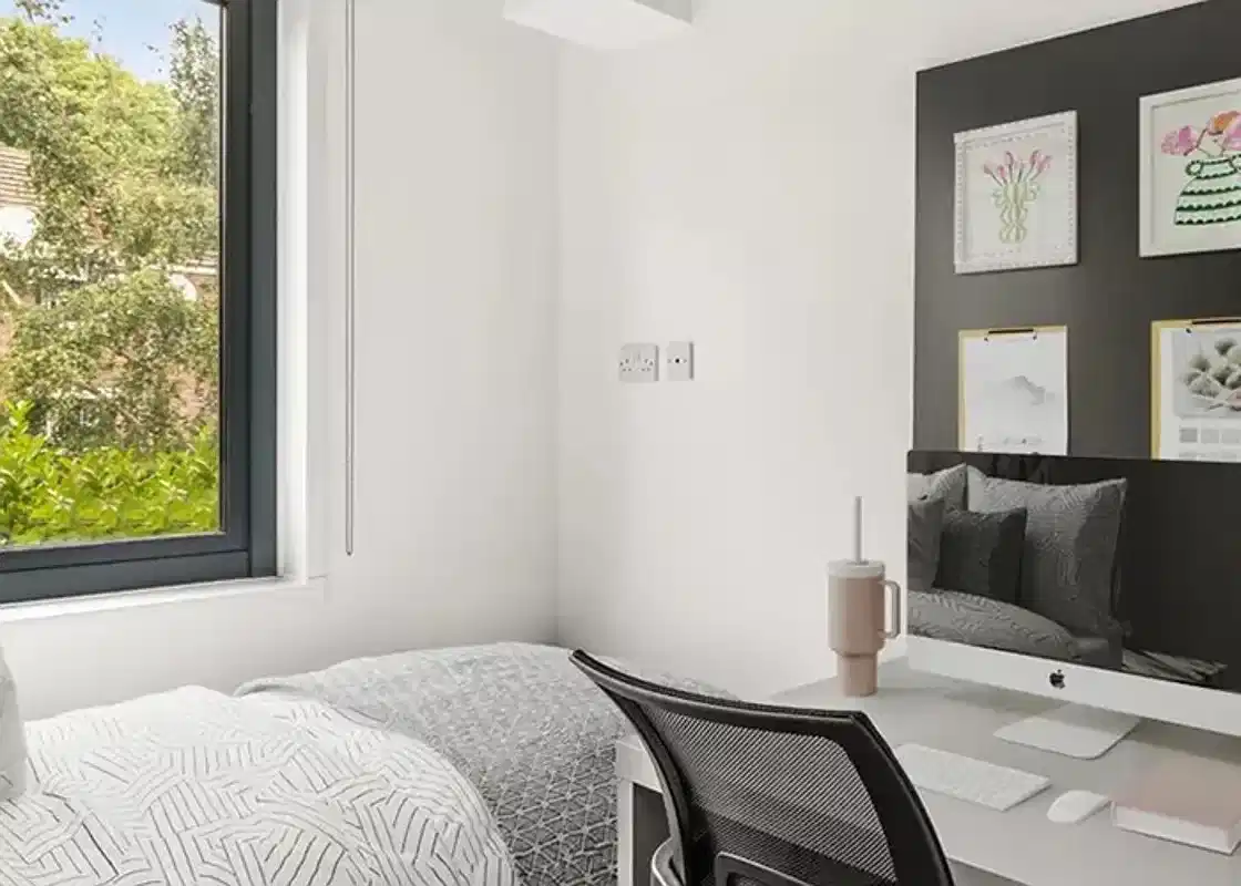 Exterior?w=400&h=260&fit=crop&q=40&auto=format&trim=auto