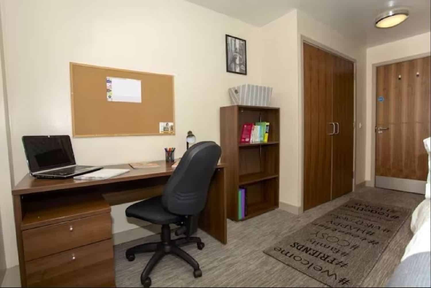 Amenities?w=400&h=260&fit=crop&q=40&auto=format&trim=auto