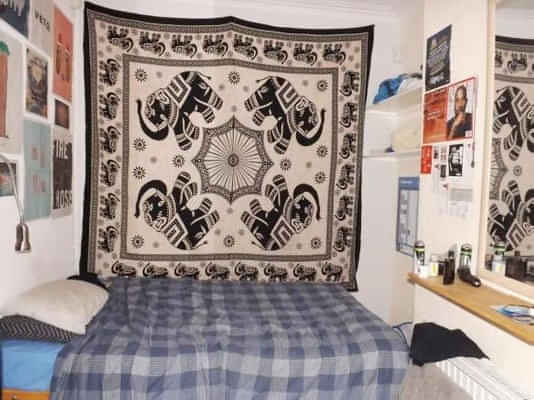 Exterior?w=400&h=260&fit=crop&q=40&auto=format&trim=auto