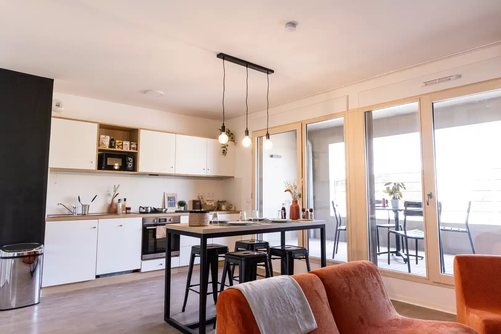 Common Area?w=400&h=260&fit=crop&q=40&auto=format&trim=auto