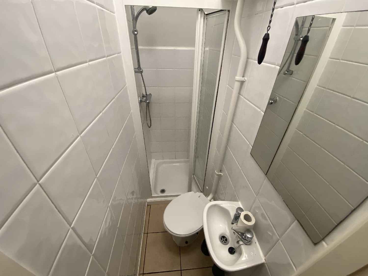 Bedroom?w=400&h=260&fit=crop&q=40&auto=format&trim=auto