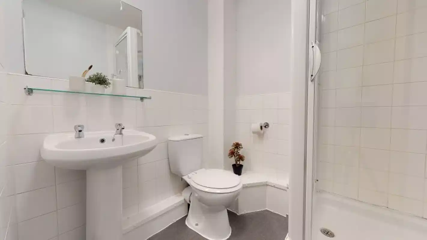 Exterior?w=400&h=260&fit=crop&q=40&auto=format&trim=auto