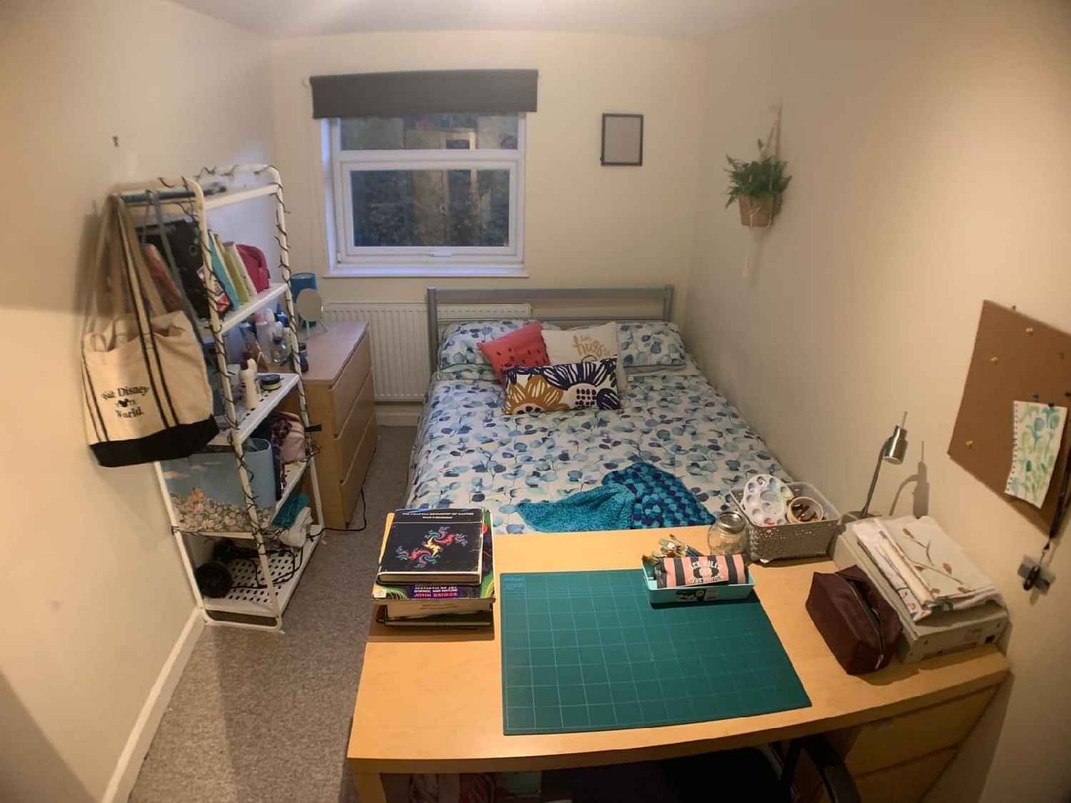 Amenities?w=400&h=260&fit=crop&q=40&auto=format&trim=auto