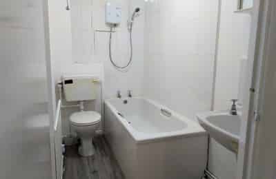 Kitchen?w=400&h=260&fit=crop&q=40&auto=format&trim=auto