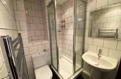 Amenities?w=400&h=260&fit=crop&q=40&auto=format&trim=auto