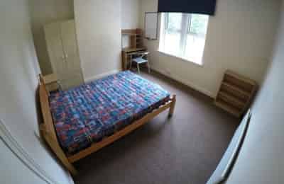 Room?w=400&h=260&fit=crop&q=40&auto=format&trim=auto