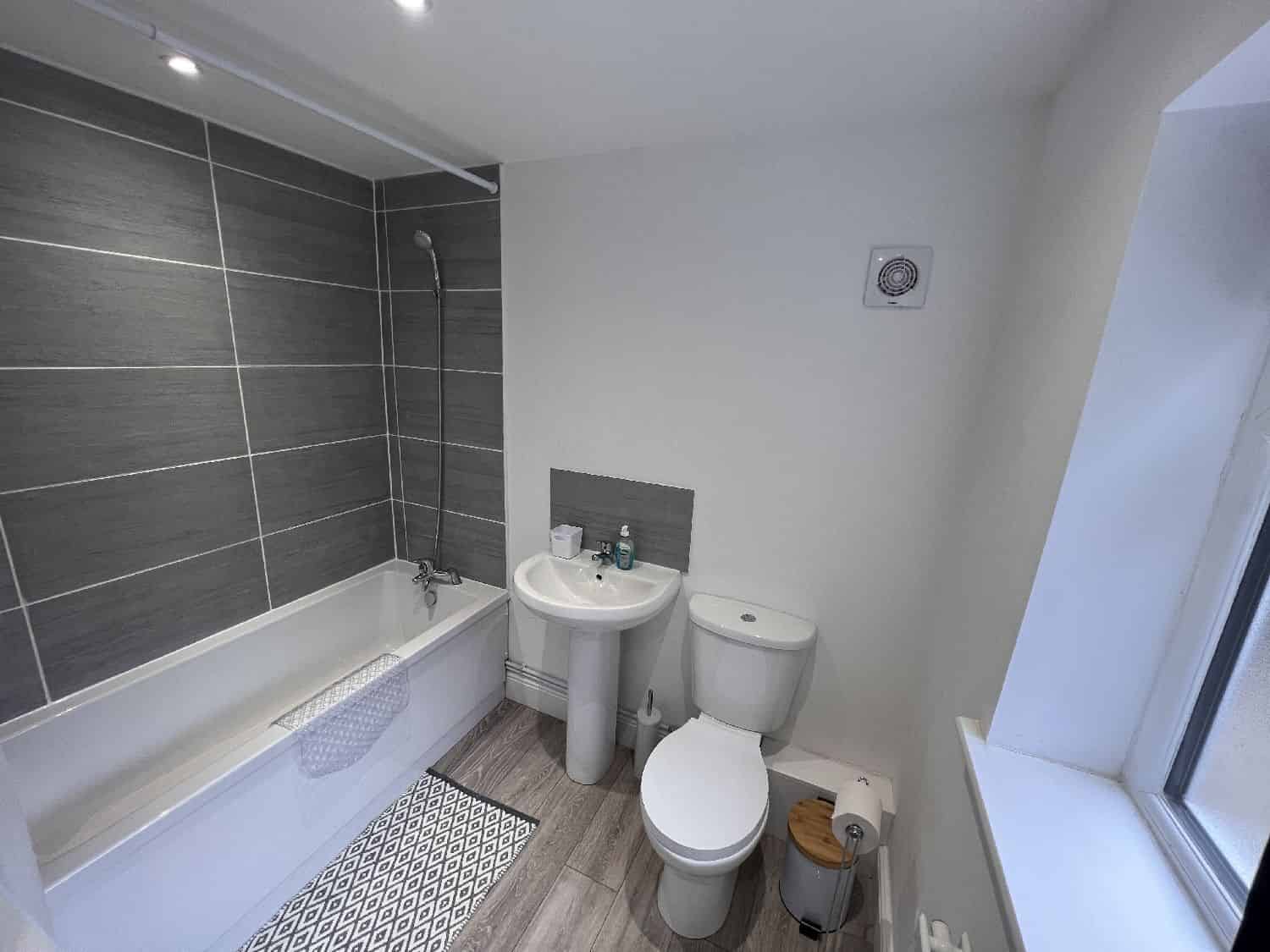  Pershore Road 1, Birmingham - Birmingham, England, United Kingdom - Bathroom