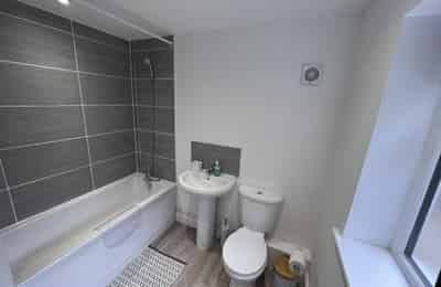 Pershore Road 1, Birmingham - Birmingham, England, United Kingdom - Bathroom