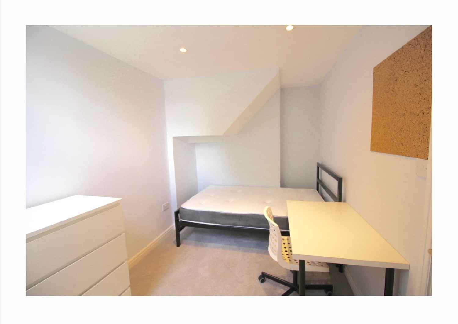 Common Area?w=400&h=260&fit=crop&q=40&auto=format&trim=auto