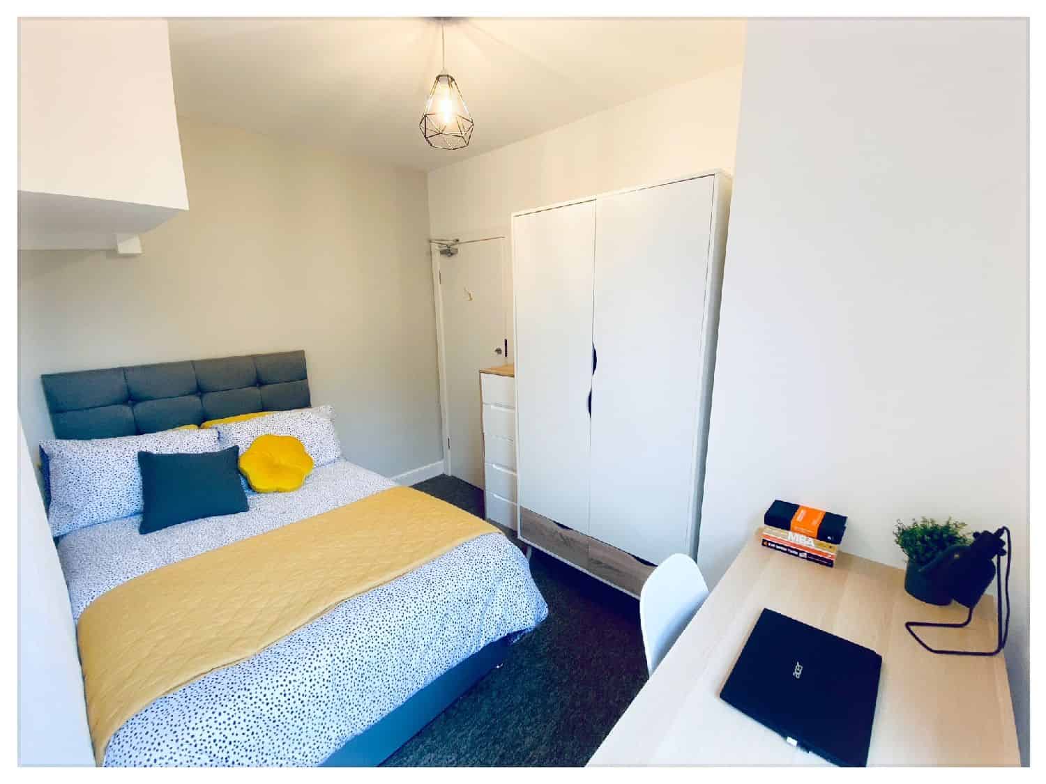 Bathroom?w=400&h=260&fit=crop&q=40&auto=format&trim=auto