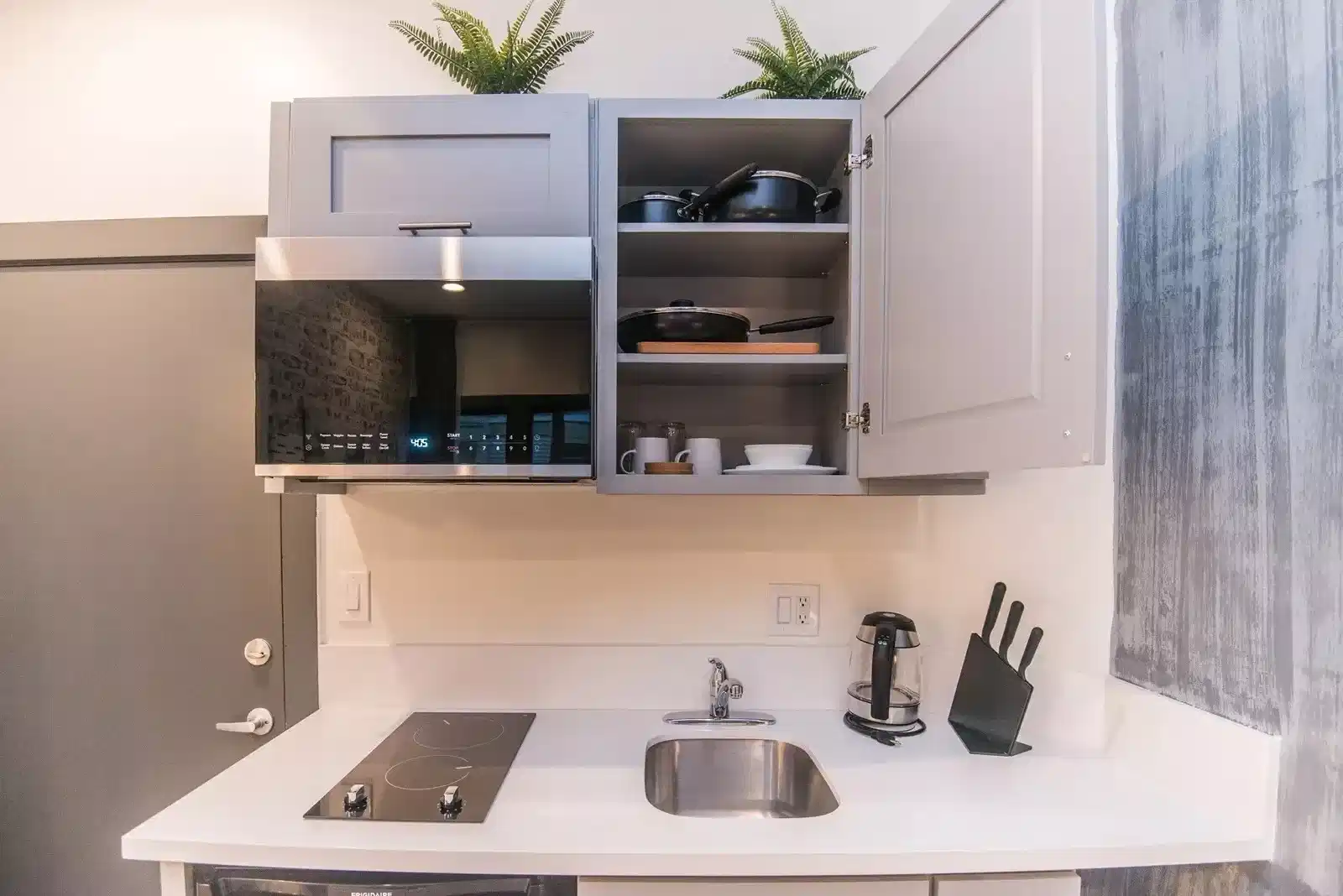 1025 W 25th St, Los Angeles - Los Angeles, California, United States - Kitchen
