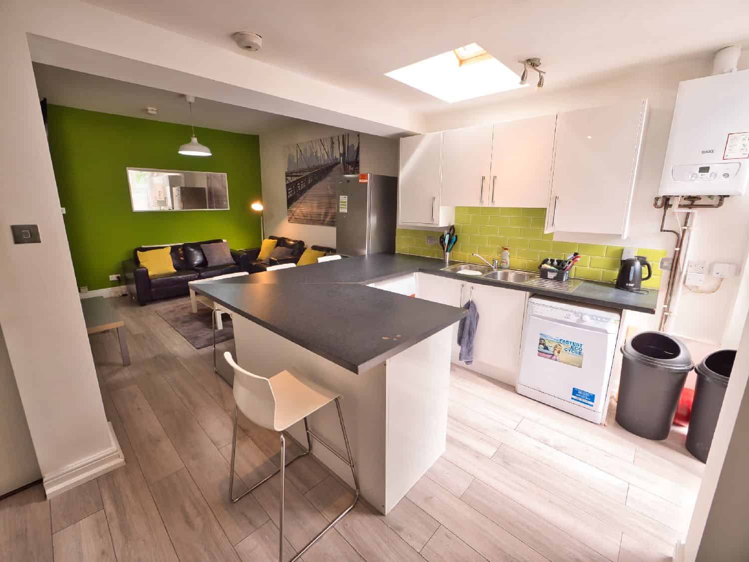  Raddlebarn Road, Birmingham - Birmingham, England, United Kingdom - Kitchen