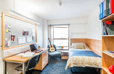 Amenities?w=400&h=260&fit=crop&q=40&auto=format&trim=auto