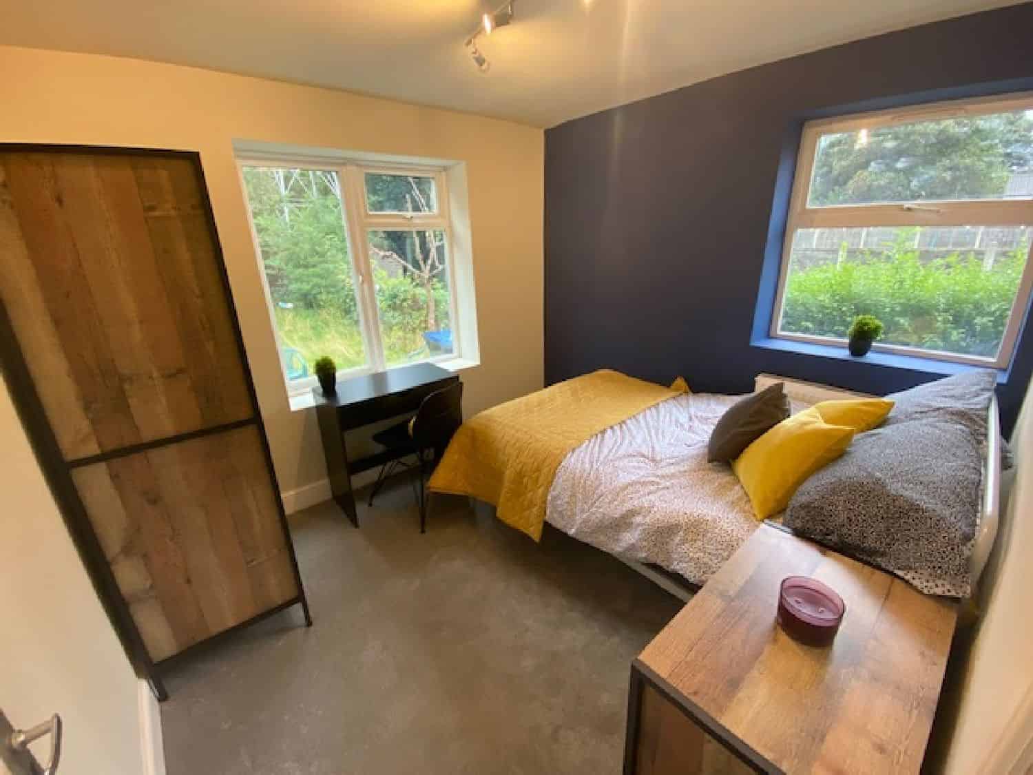 Bathroom?w=400&h=260&fit=crop&q=40&auto=format&trim=auto