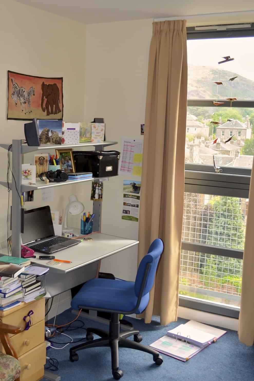 Bathroom?w=400&h=260&fit=crop&q=40&auto=format&trim=auto