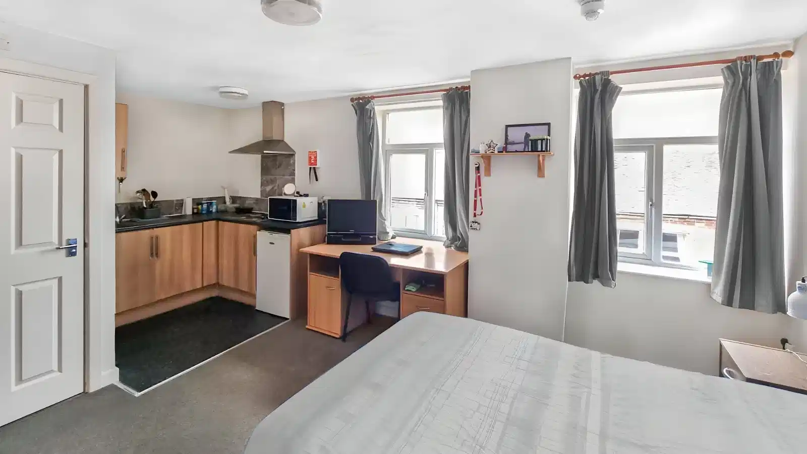 Kitchen?w=400&h=260&fit=crop&q=40&auto=format&trim=auto