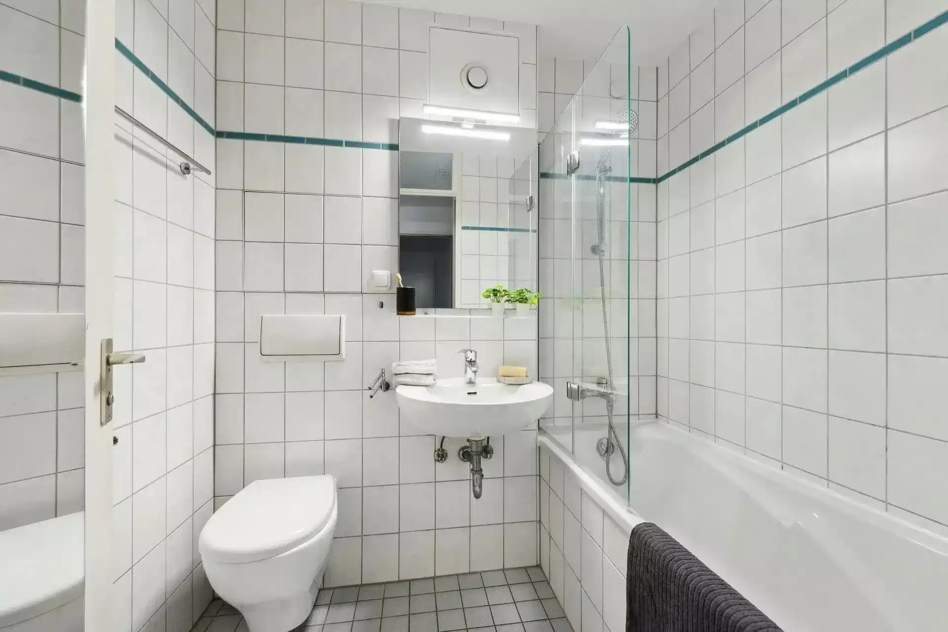 Common Area?w=400&h=260&fit=crop&q=40&auto=format&trim=auto