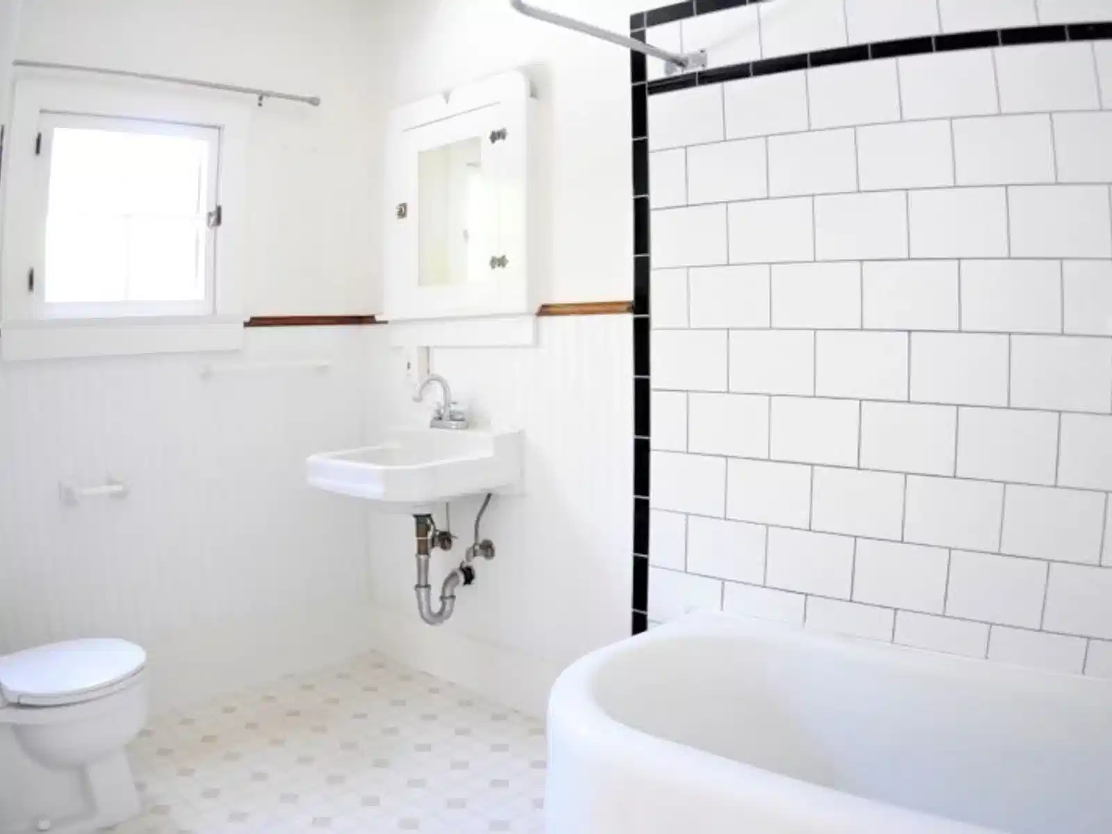 1021 W 24th St, Los Angeles - Los Angeles, California, United States - Bathroom