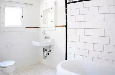 1021 W 24th St, Los Angeles - Los Angeles, California, United States - Bathroom