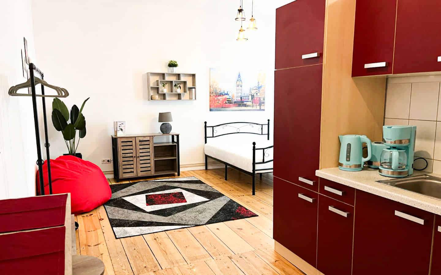 Studio Apartment - Bedroom?w=400&h=260&fit=crop&q=40&auto=format&trim=auto