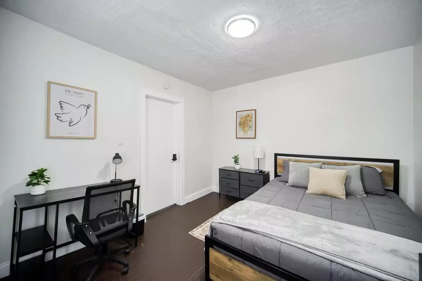 #50136: Room in 8 Bed 2 Bath - Bathroom?w=400&h=260&fit=crop&q=40&auto=format&trim=auto