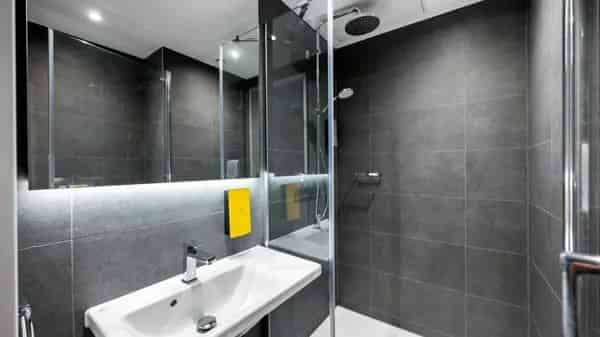 Amenities?w=400&h=260&fit=crop&q=40&auto=format&trim=auto