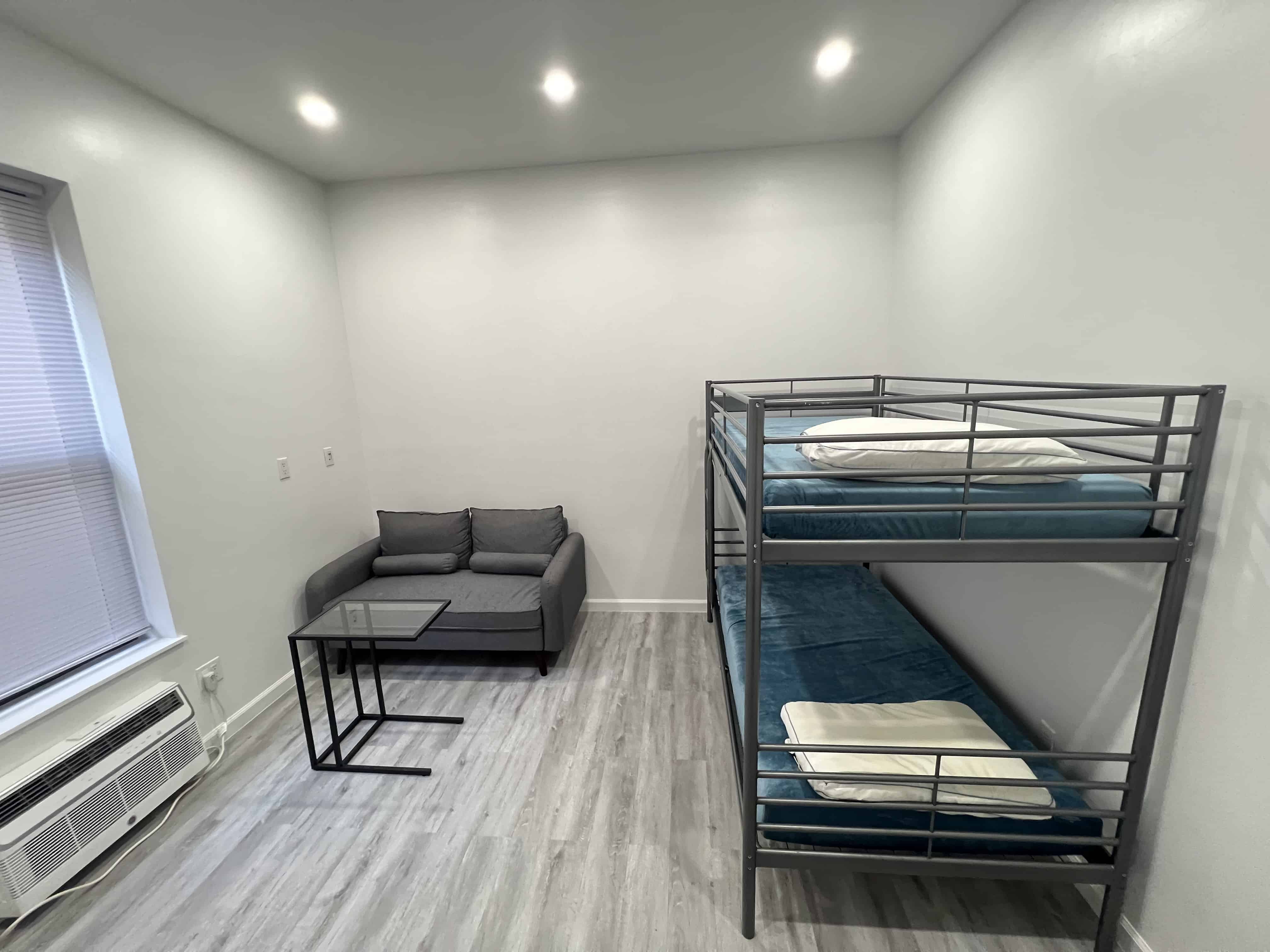 Exterior?w=400&h=260&fit=crop&q=40&auto=format&trim=auto