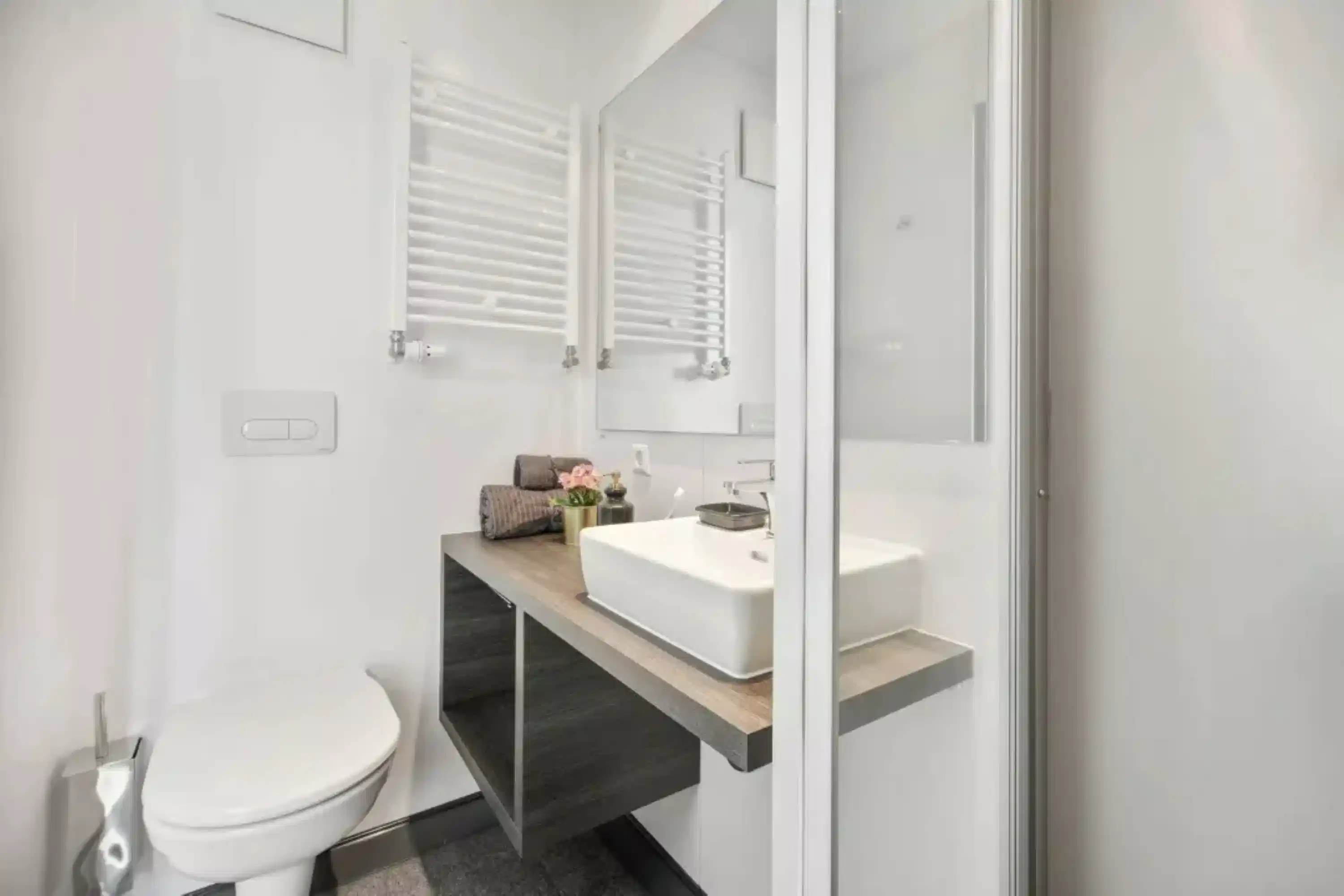 Amenities?w=400&h=260&fit=crop&q=40&auto=format&trim=auto